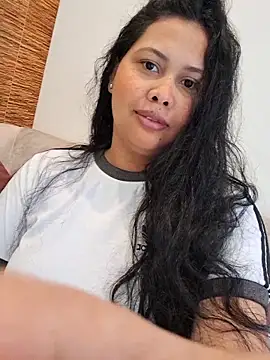 Snapshot of Alessandraa- chatting on February 1, 2026, 10:19 pm Alessandraa- online show from February 1, 2026, 10:19 pm