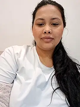 Snapshot of Alessandraa- chatting on February 5, 2026, 4:28 am Alessandraa- online show from February 5, 2026, 4:28 am