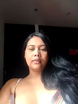 Snapshot of Alessandraa- chatting on April 3, 2026, 7:23 pm Alessandraa- online show from April 3, 2026, 7:23 pm