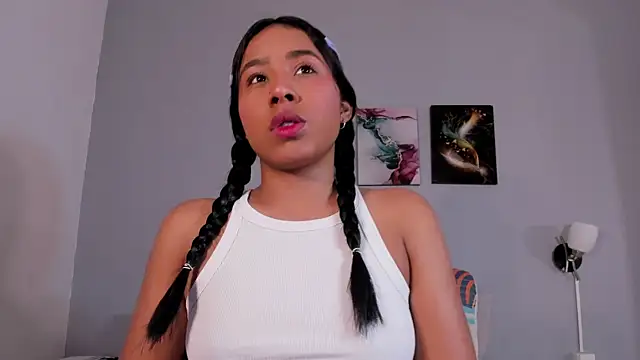 SophieW1 online show from November 14, 2025, 12:15 pm