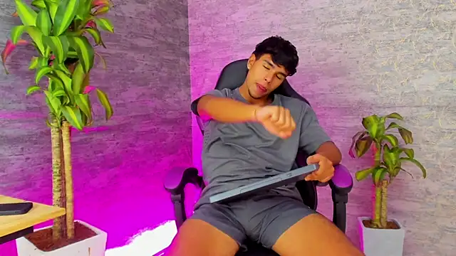 CHR58  online show from September 8, 2025, 11:37 pm