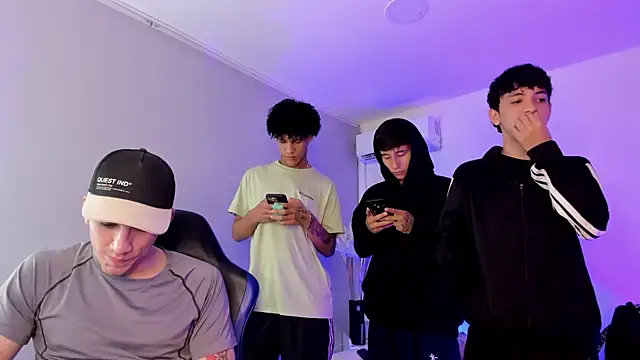 Snapshot of Handsomeboyss19 chatting on June 12, 2026, 8:41 pm Handsomeboyss19 online show from June 12, 2026, 8:41 pm