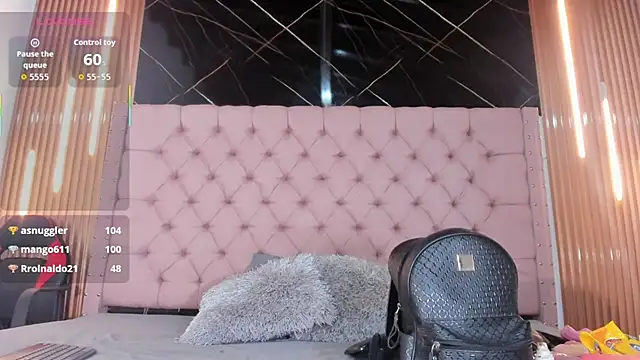 Snapshot of Emily_Brown18 chatting on October 23, 2025, 4:12 am Emily Brown18 online show from October 23, 2025, 4:12 am