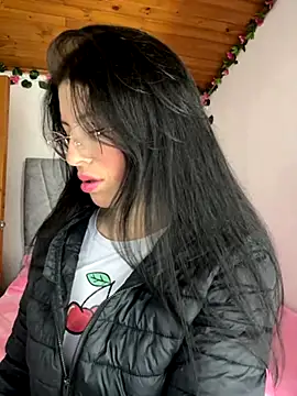 Mia salinass online show from October 8, 2025, 10:18 pm