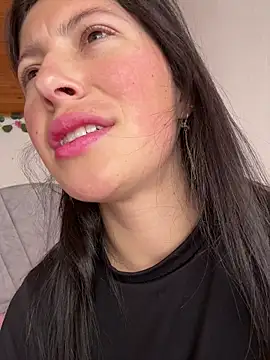 Mia salinass online show from December 4, 2025, 5:21 pm