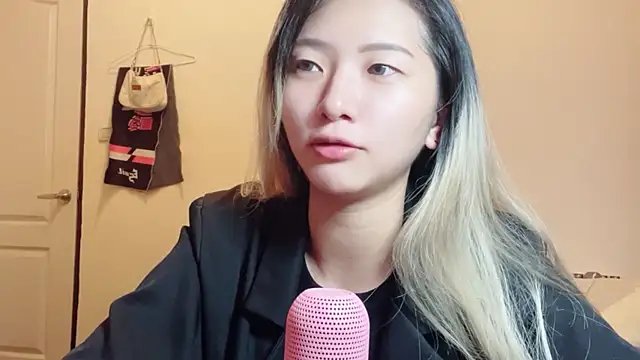 xu9920 online show from September 16, 2025, 12:39 pm