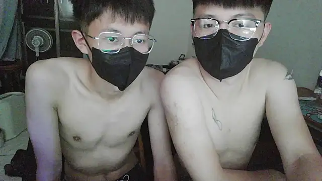 zhu000000 online show from April 11, 2026, 1:37 pm