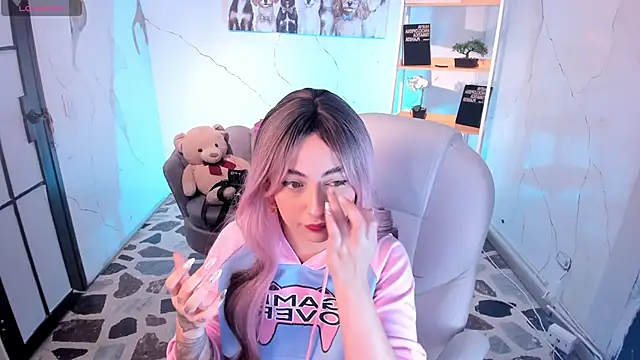 SarahCastro1  online show from October 22, 2025, 4:46 am