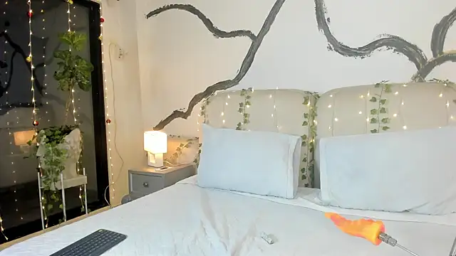 SarahCastro1  online show from November 21, 2025, 5:28 am