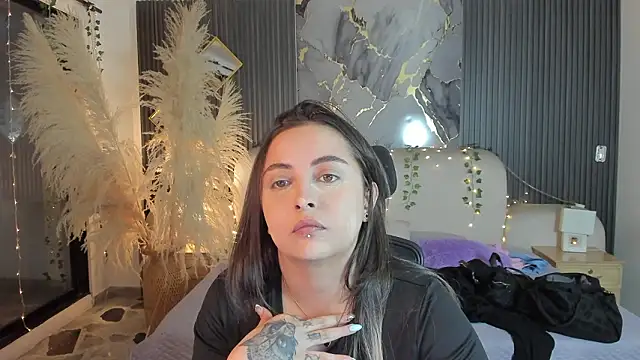 SarahCastro1  online show from February 23, 2026, 3:48 am