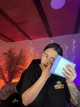 SarahCastro1  online show from April 29, 2026, 12:05 am