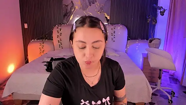SarahCastro1  online show from June 11, 2026, 4:54 am