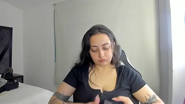 SarahCastro1  online show from June 23, 2026, 12:41 am