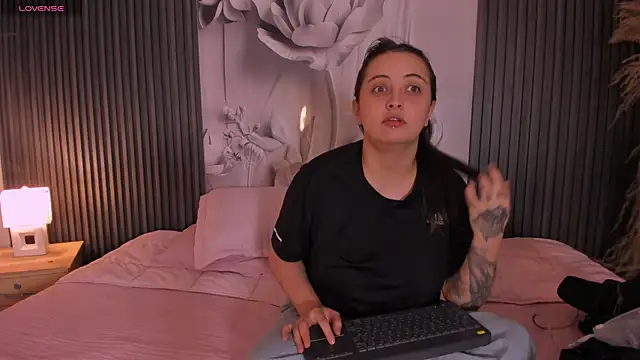 SarahCastro1  online show from July 15, 2026, 2:50 am