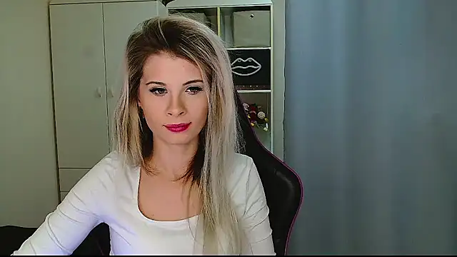 KristineGlow online show from January 13, 2026, 7:13 am