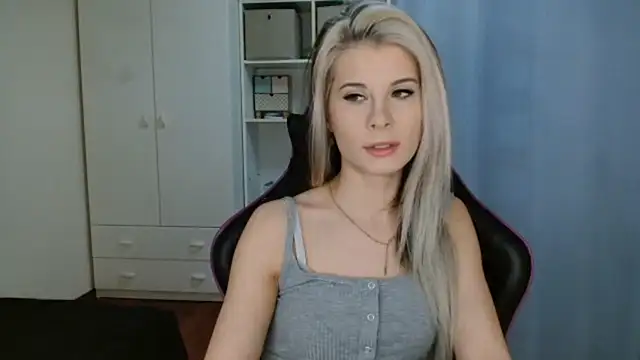 KristineGlow online show from April 24, 2026, 6:16 am