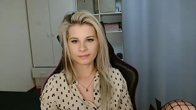 KristineGlow online show from May 9, 2026, 6:35 pm