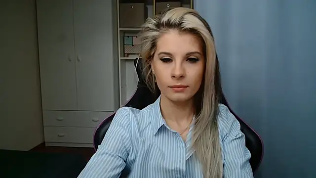 KristineGlow online show from May 13, 2026, 6:11 am