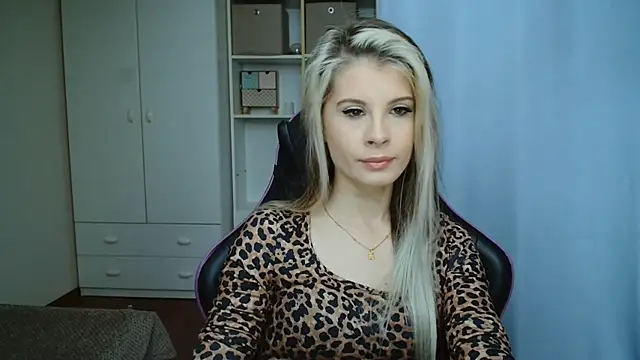 KristineGlow online show from May 19, 2026, 6:31 am