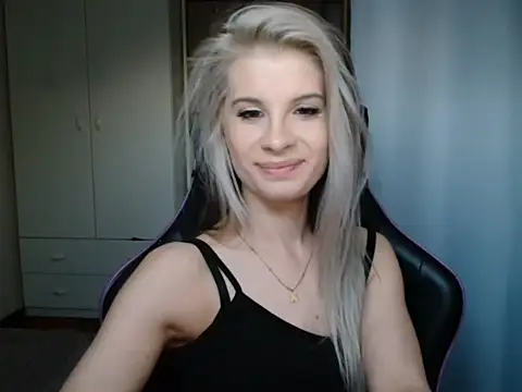 KristineGlow online show from May 25, 2026, 6:36 pm