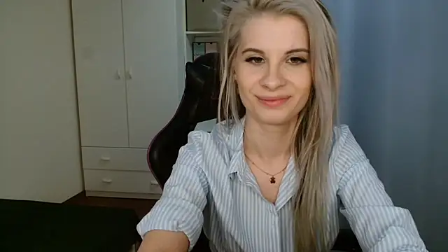 KristineGlow online show from May 27, 2026, 6:27 pm