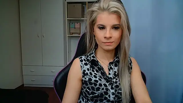 KristineGlow online show from June 1, 2026, 6:15 am