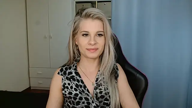 KristineGlow online show from June 1, 2026, 6:20 pm