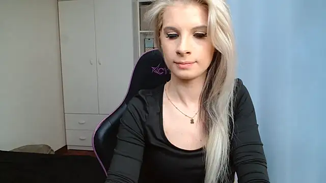 KristineGlow online show from June 8, 2026, 2:17 pm