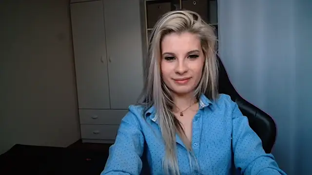 KristineGlow online show from June 16, 2026, 6:32 pm