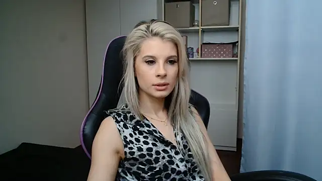 KristineGlow online show from June 18, 2026, 9:25 am