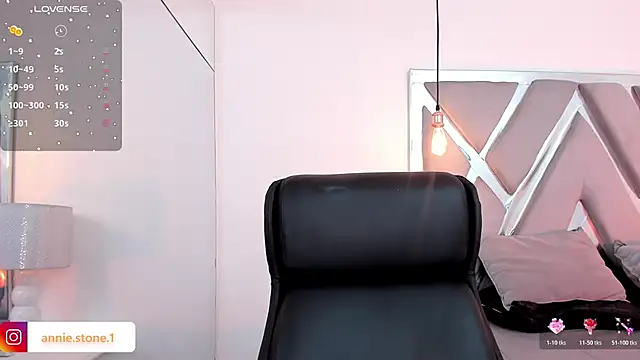 AnniEsstone online show from November 28, 2025, 12:52 pm