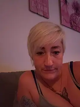 Rozendefotz online show from June 8, 2026, 9:04 pm
