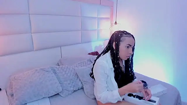 Lucia jane online show from February 8, 2026, 10:02 pm