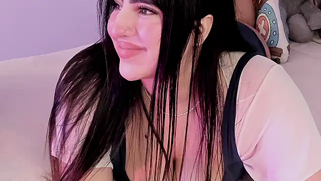 Snapshot of Camila_Matinez_ chatting on October 17, 2025, 12:01 am Camila Matinez online show from October 17, 2025, 12:01 am