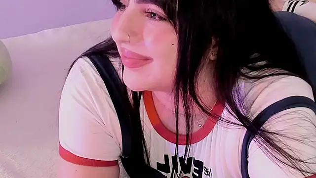 Camila Matinez  online show from January 6, 2026, 1:42 am