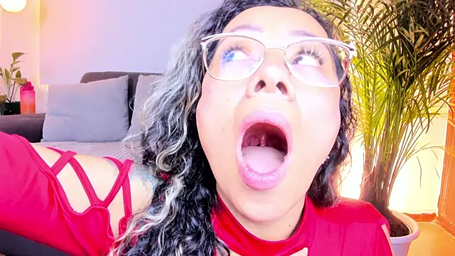 Snapshot of CarolaynStone chatting on October 27, 2025, 11:58 am CarolaynStone online show from October 27, 2025, 11:58 am