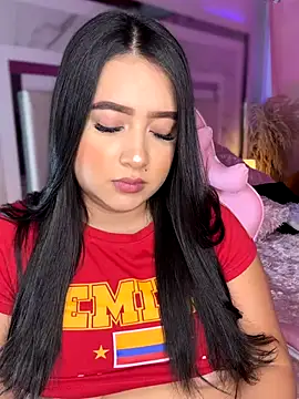 Snapshot of Emiily_Moore1 chatting on October 15, 2025, 12:11 am Emiily Moore1 online show from October 15, 2025, 12:11 am