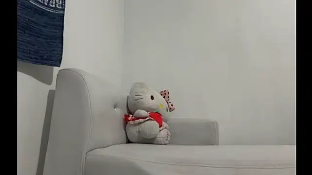 aliciia 23 online show from September 19, 2025, 3:41 am