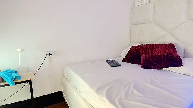 elizawiliamst online show from April 22, 2026, 5:47 pm