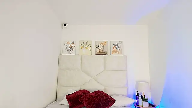 elizawiliamst online show from May 13, 2026, 12:24 pm