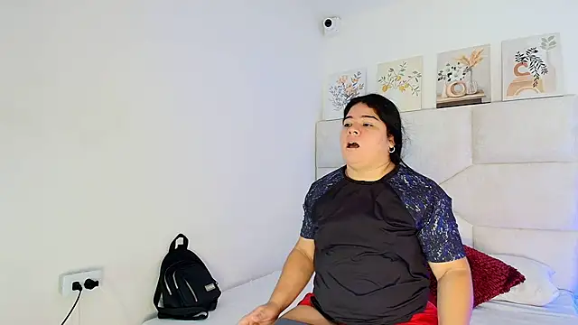 elizawiliamst online show from May 18, 2026, 12:22 pm