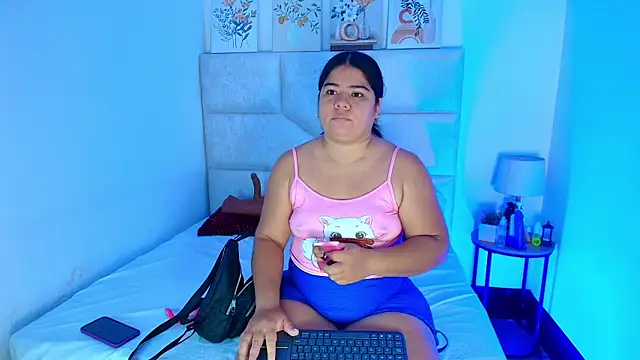 elizawiliamst online show from July 13, 2026, 11:57 am