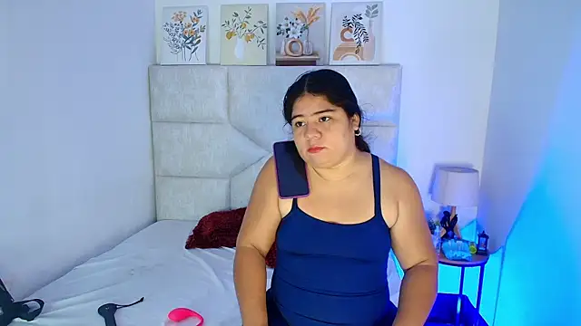elizawiliamst online show from July 15, 2026, 11:59 am