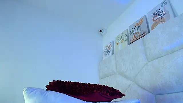 elizawiliamst online show from July 28, 2026, 3:21 pm