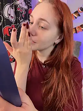 Snapshot of PollyVinice chatting on October 27, 2025, 12:42 pm PollyVinice online show from October 27, 2025, 12:42 pm