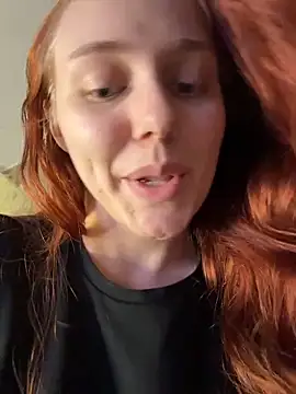 Snapshot of PollyVinice chatting on June 3, 2026, 6:02 pm PollyVinice online show from June 3, 2026, 6:02 pm