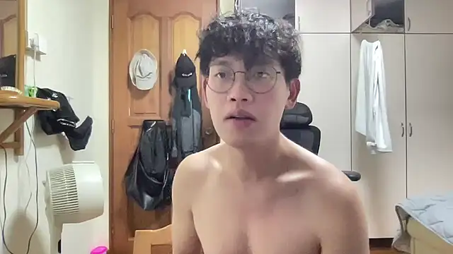 Passionatetwink2 online show from October 15, 2025, 11:32 am