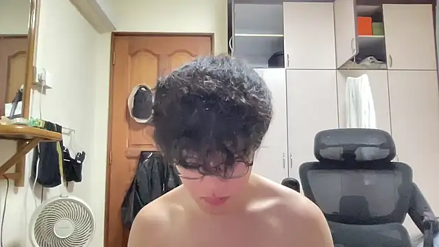 Passionatetwink2 online show from November 13, 2025, 10:36 am