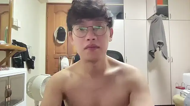 Passionatetwink2 online show from December 15, 2025, 2:32 pm