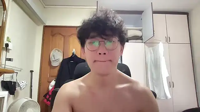 Passionatetwink2 online show from March 5, 2026, 7:59 am